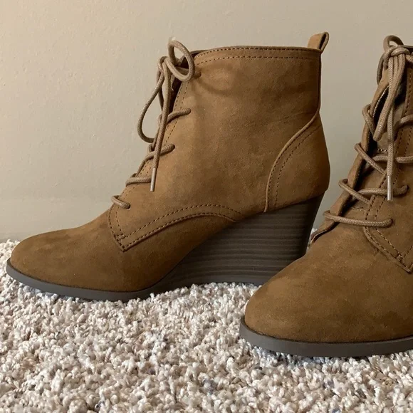 New in box suede boots - Picture 2 of 5